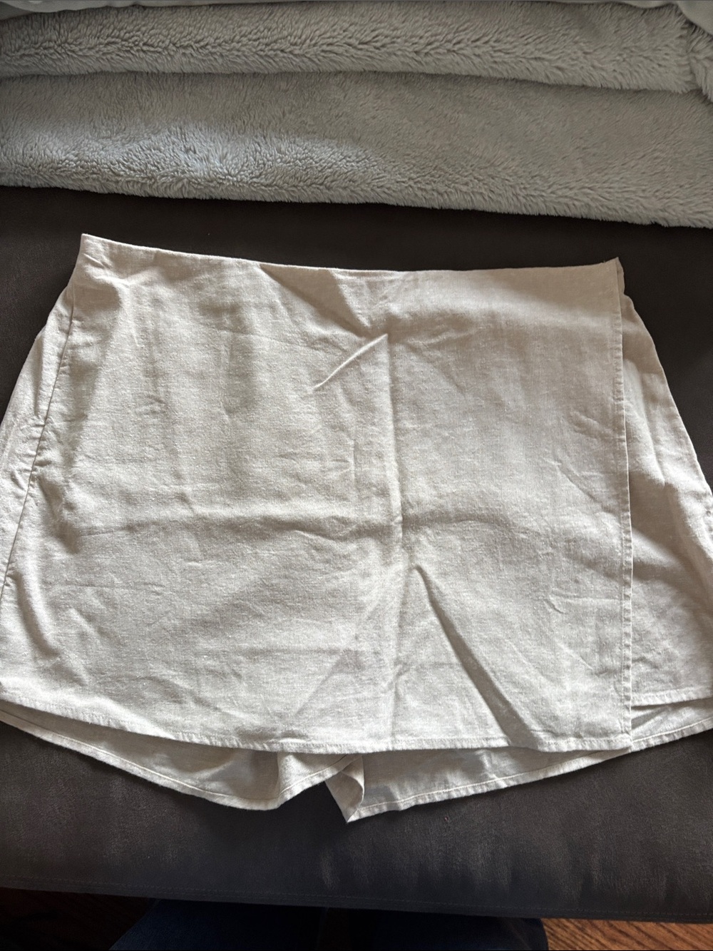 Old Navy Cream Linen-Blend Skort